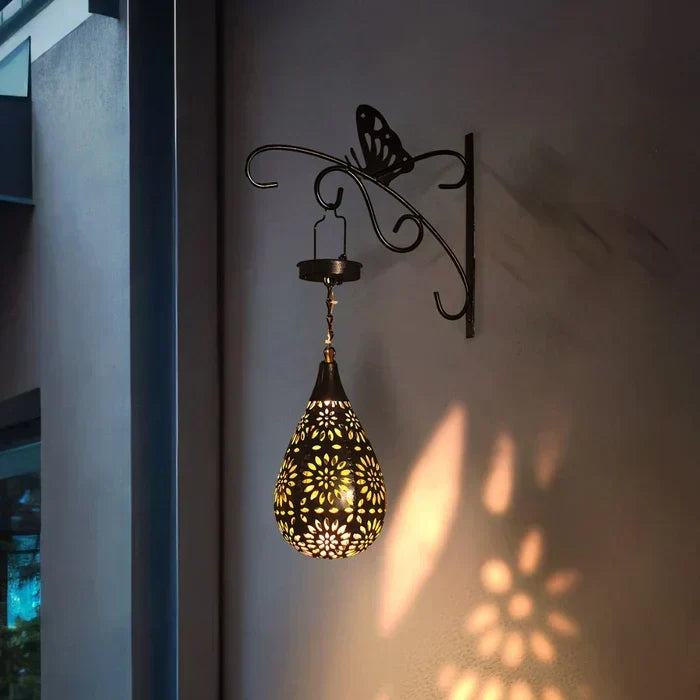 Solar-Powered & Weather-Resistant Garden Lamp in Floral Design - For Stylish Outdoor Lighting
