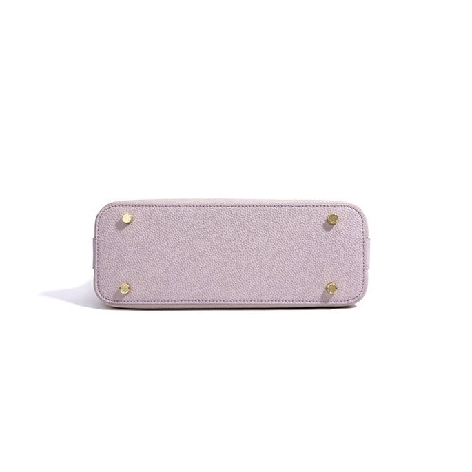 Quinn – Pebbled Shoulder Bag With Gold Lock Charm