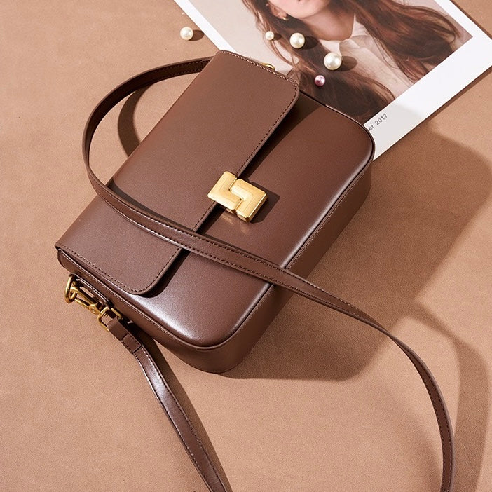Lola – Women's Shoulder Bag With Gold Turn-Lock Closure