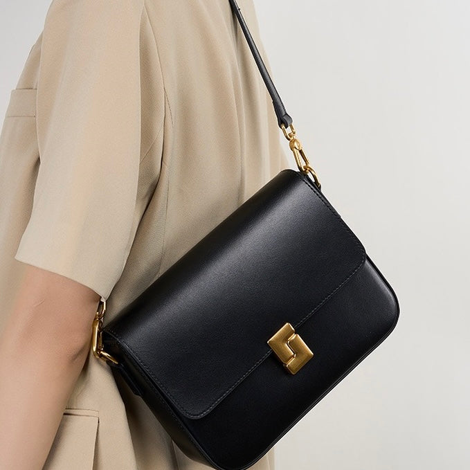 Lola – Women's Shoulder Bag With Gold Turn-Lock Closure