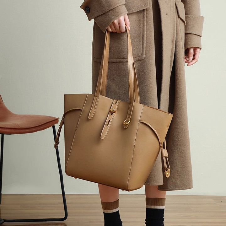 Remy – Women's Leather Tote Bag With Vintage Lock Buckle Detail