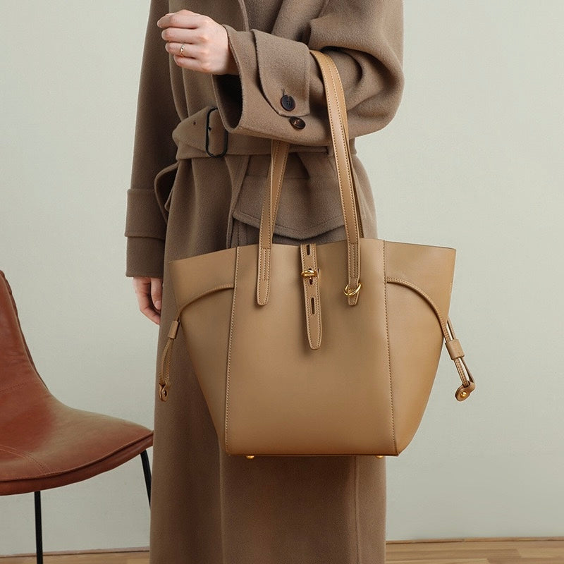Remy – Women's Leather Tote Bag With Vintage Lock Buckle Detail