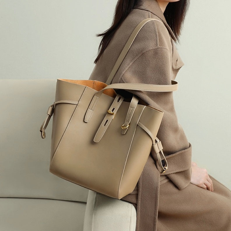 Remy – Women's Leather Tote Bag With Vintage Lock Buckle Detail