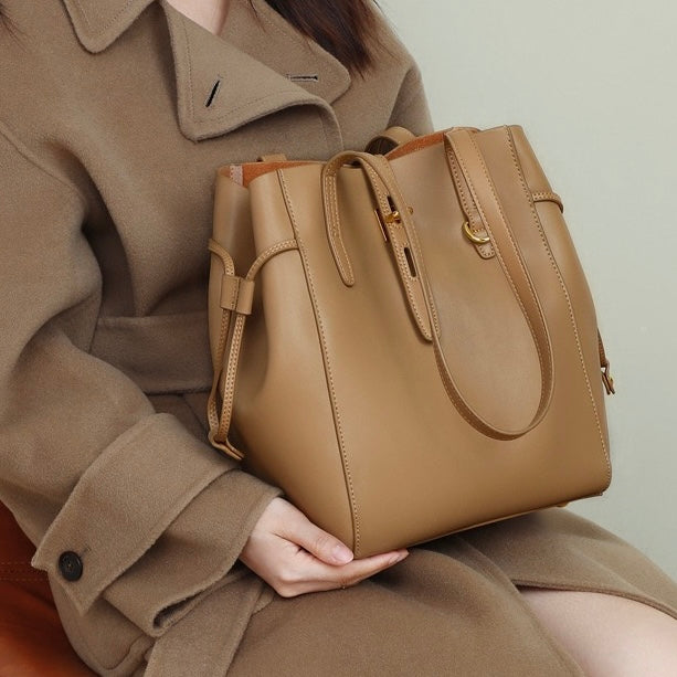 Remy – Women's Leather Tote Bag With Vintage Lock Buckle Detail