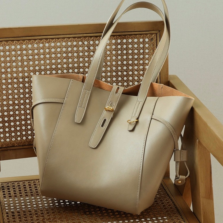 Remy – Women's Leather Tote Bag With Vintage Lock Buckle Detail