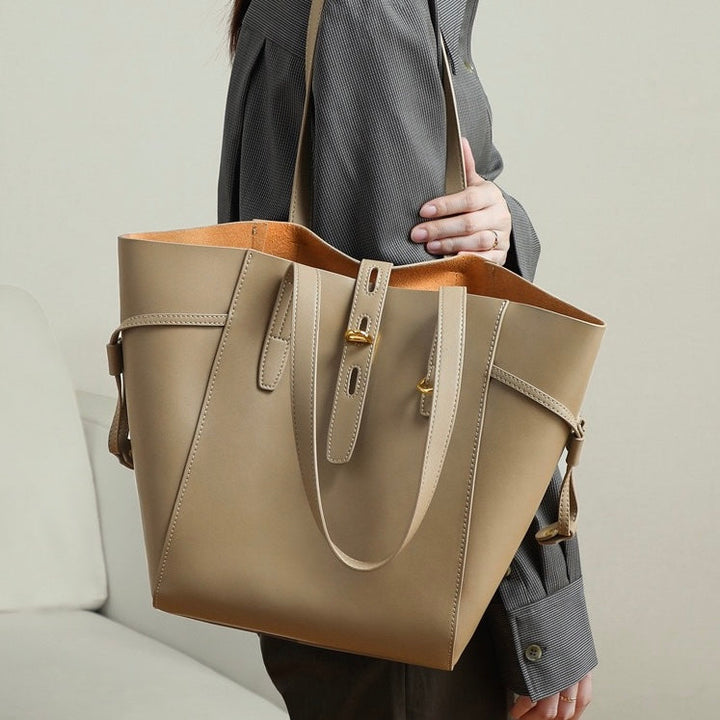 Remy – Women's Leather Tote Bag With Vintage Lock Buckle Detail