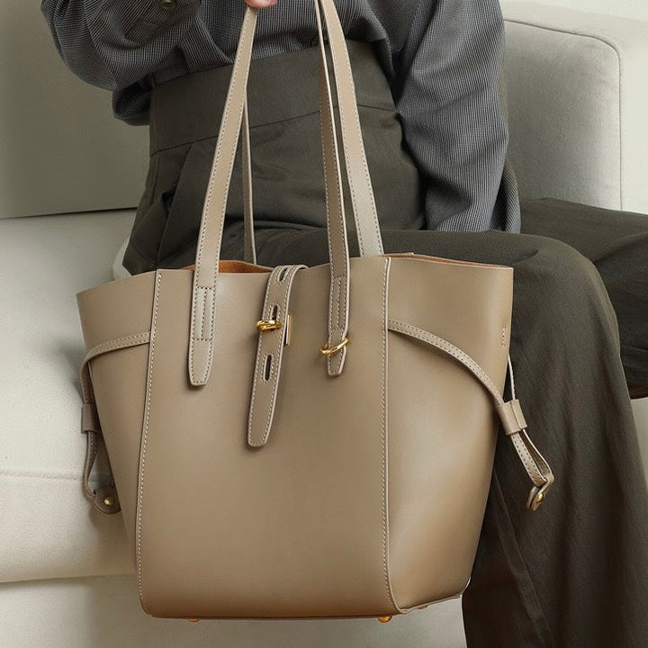 Remy – Women's Leather Tote Bag With Vintage Lock Buckle Detail