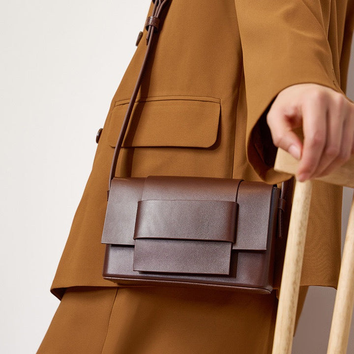 Corden – Unisex Leather Crossbody Bag with Structured Flap & Belt Loop Detail