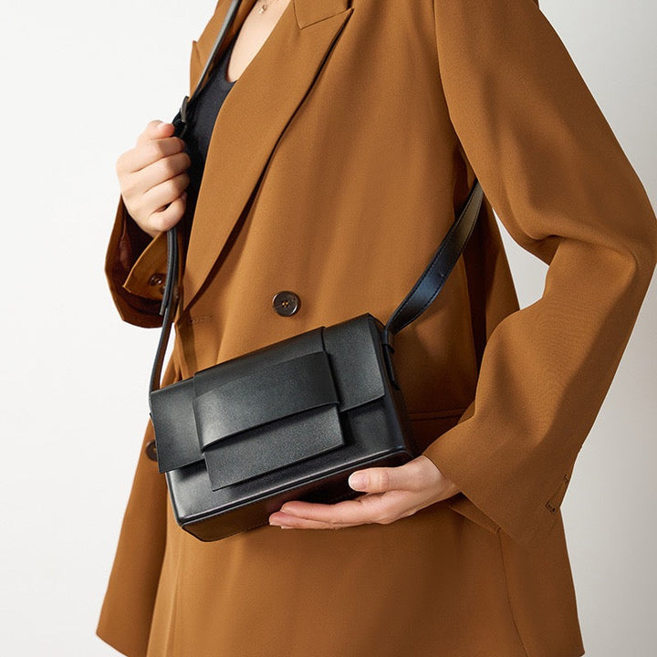 Corden – Unisex Leather Crossbody Bag with Structured Flap & Belt Loop Detail