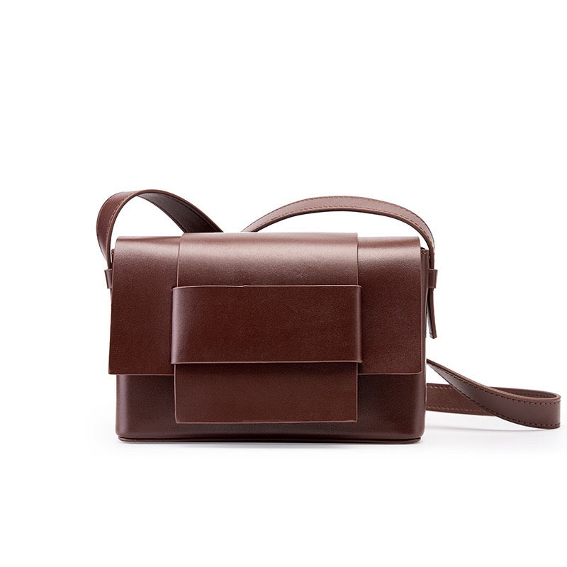 Corden – Unisex Leather Crossbody Bag with Structured Flap & Belt Loop Detail