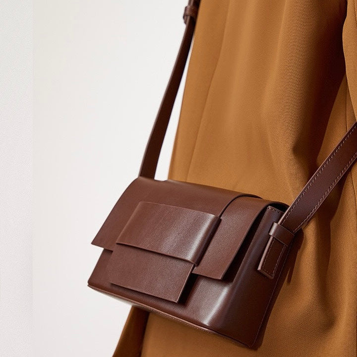 Corden – Unisex Leather Crossbody Bag with Structured Flap & Belt Loop Detail