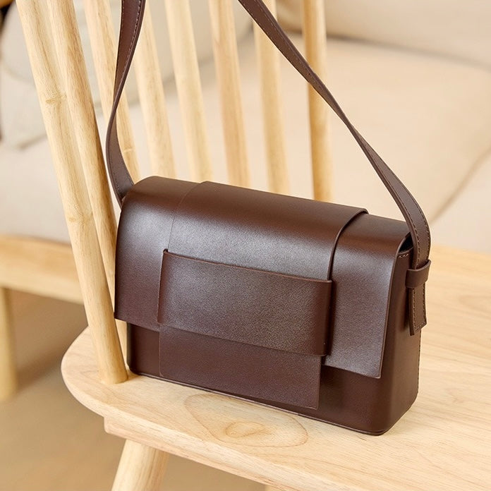 Corden – Unisex Leather Crossbody Bag with Structured Flap & Belt Loop Detail
