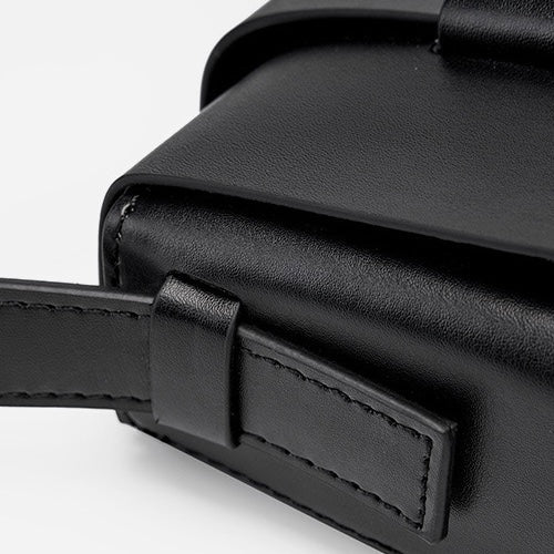 Corden – Unisex Leather Crossbody Bag with Structured Flap & Belt Loop Detail