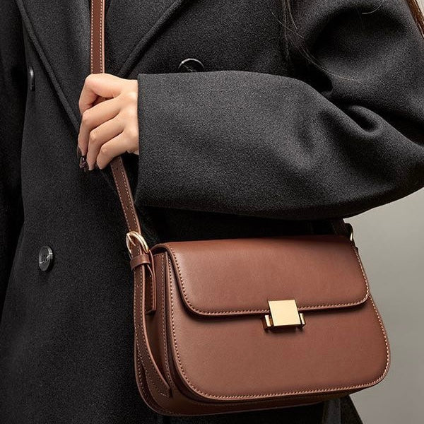 Arden – Structured Shoulder Bag With Gold-Tone Lock Closure