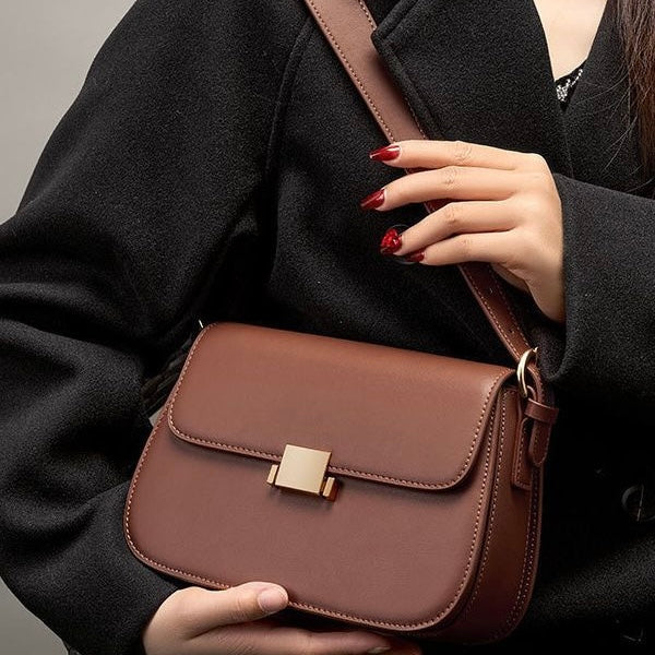 Arden – Structured Shoulder Bag With Gold-Tone Lock Closure