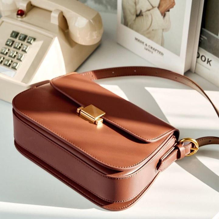 Arden – Structured Shoulder Bag With Gold-Tone Lock Closure