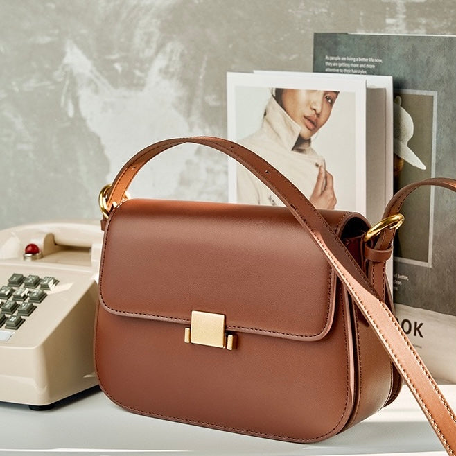 Arden – Structured Shoulder Bag With Gold-Tone Lock Closure