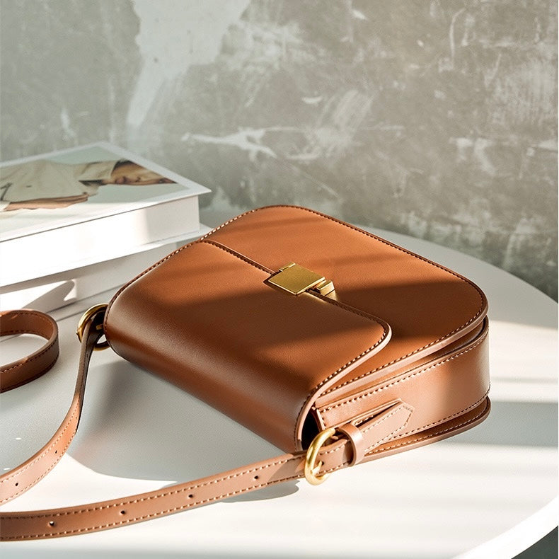 Arden – Structured Shoulder Bag With Gold-Tone Lock Closure