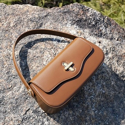 Remi – Shoulder Bag With Gold Turn Lock And Crossbody Strap