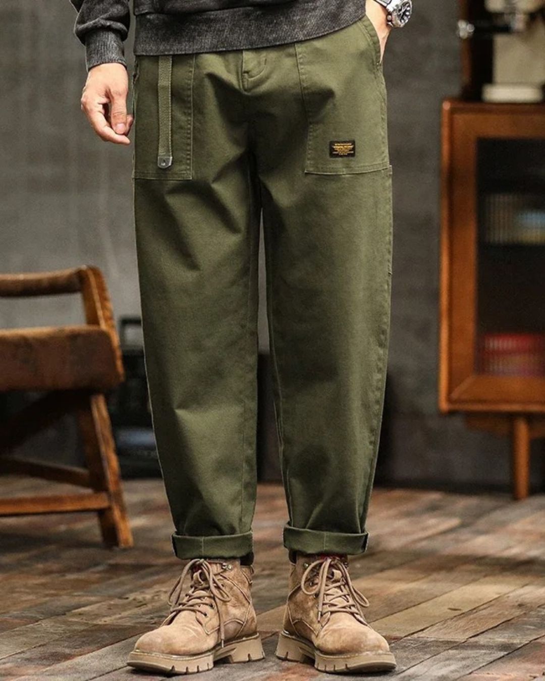 Men's Classic Utility Straight Cargo Pants with Pleated Waist