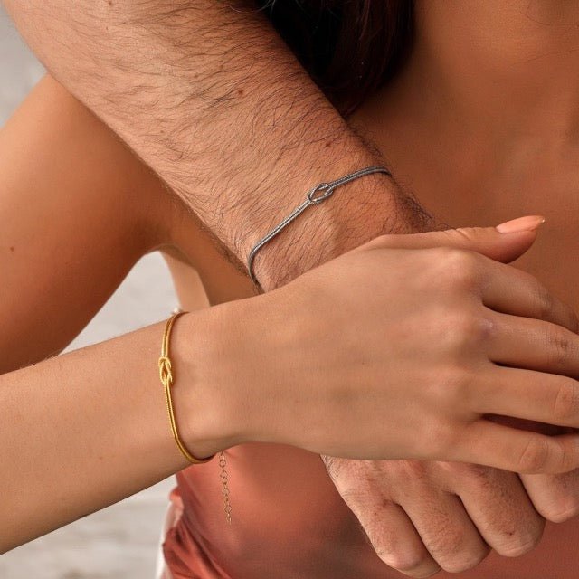 Women's Bracelet - Elegant Love Knot Design | Adjustable
