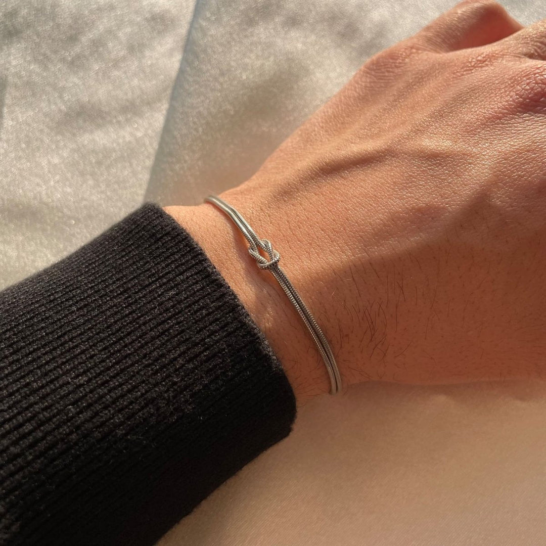 Women's Bracelet - Elegant Love Knot Design | Adjustable