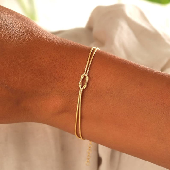 Women's Bracelet - Elegant Love Knot Design | Adjustable