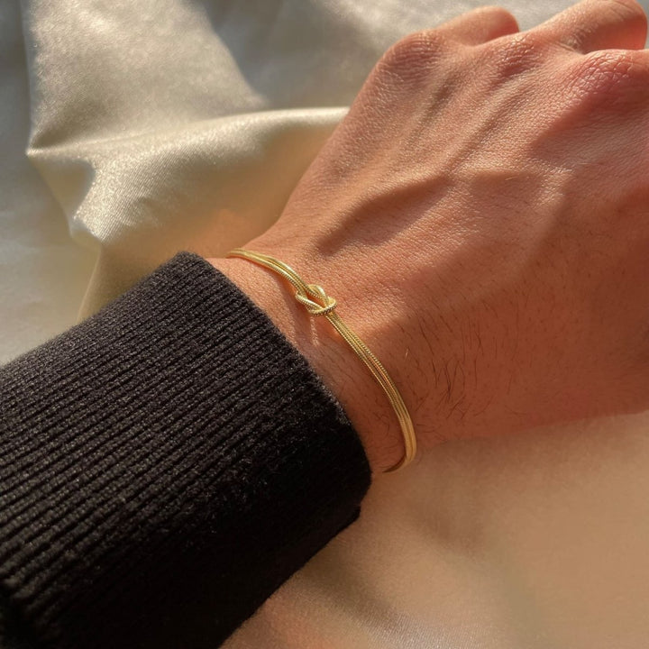 Women's Bracelet - Elegant Love Knot Design | Adjustable