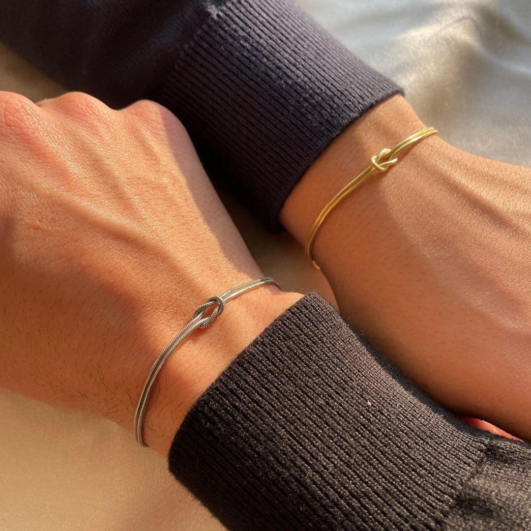 Women's Bracelet - Elegant Love Knot Design | Adjustable
