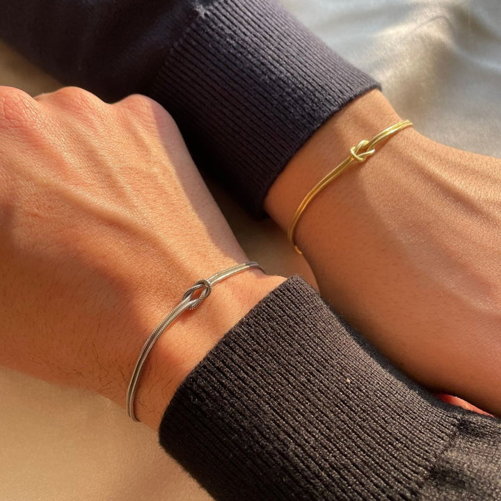 Women's Bracelet - Elegant Love Knot Design | Adjustable
