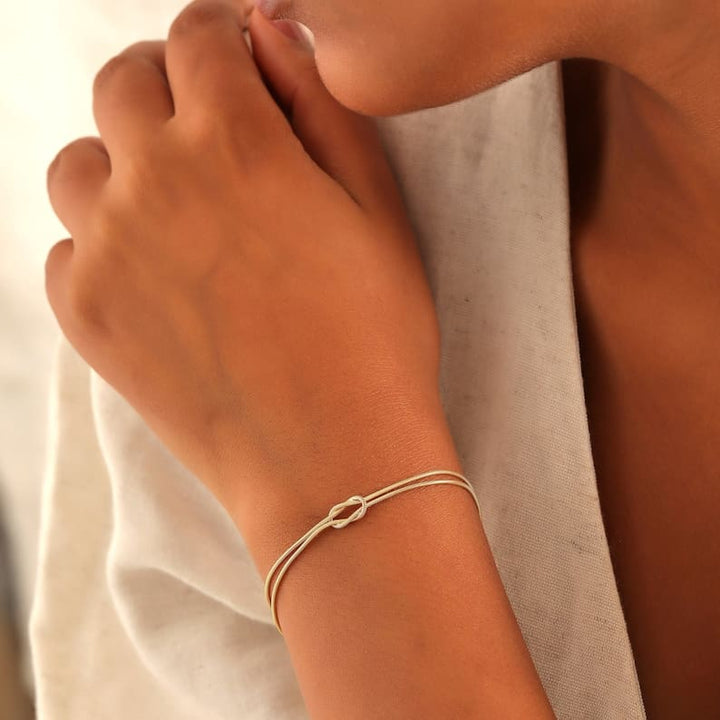 Women's Bracelet - Elegant Love Knot Design | Adjustable