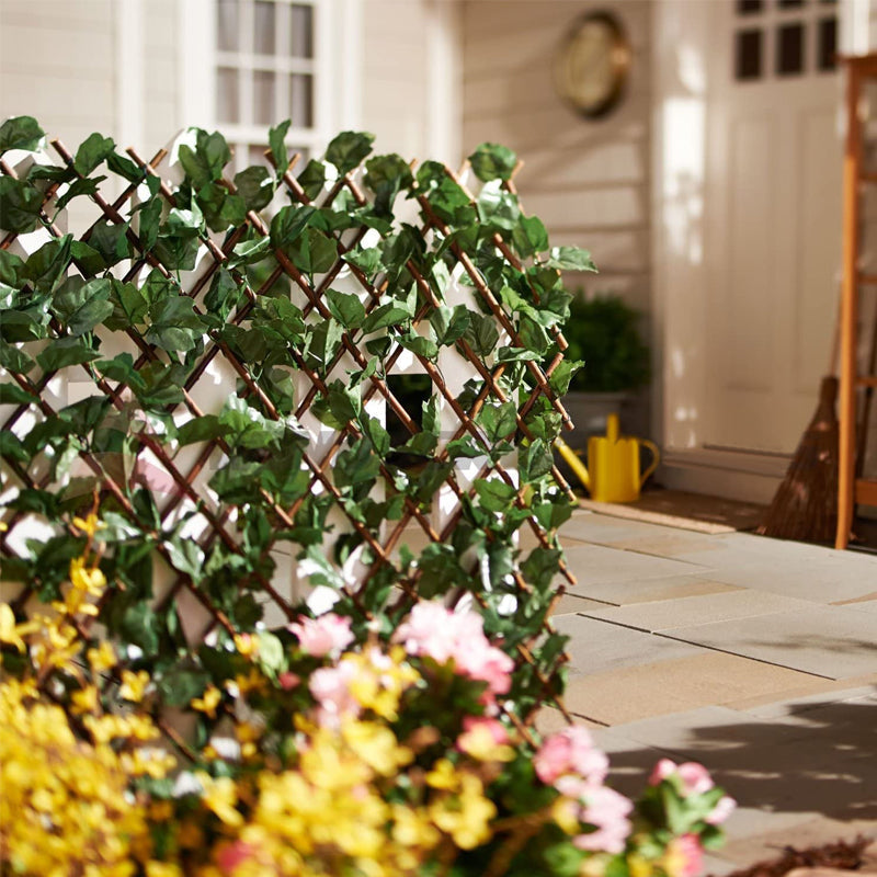 Expandable garden fence with artificial leaves