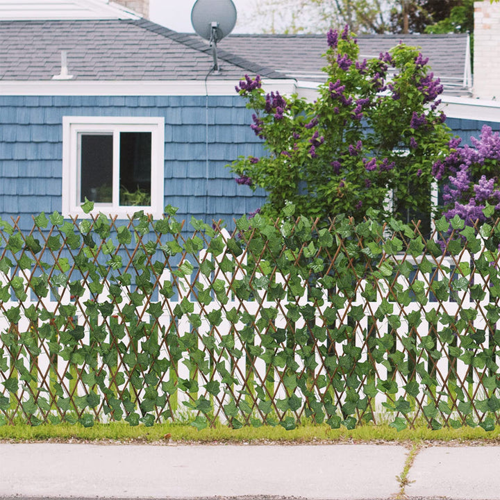 Expandable garden fence with artificial leaves