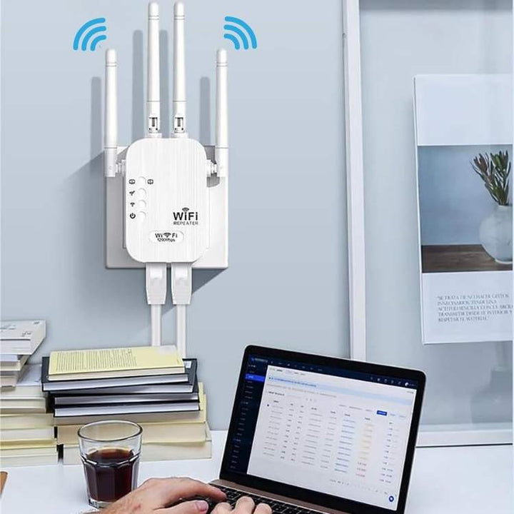 Long-Distance Outdoor WiFi Extender