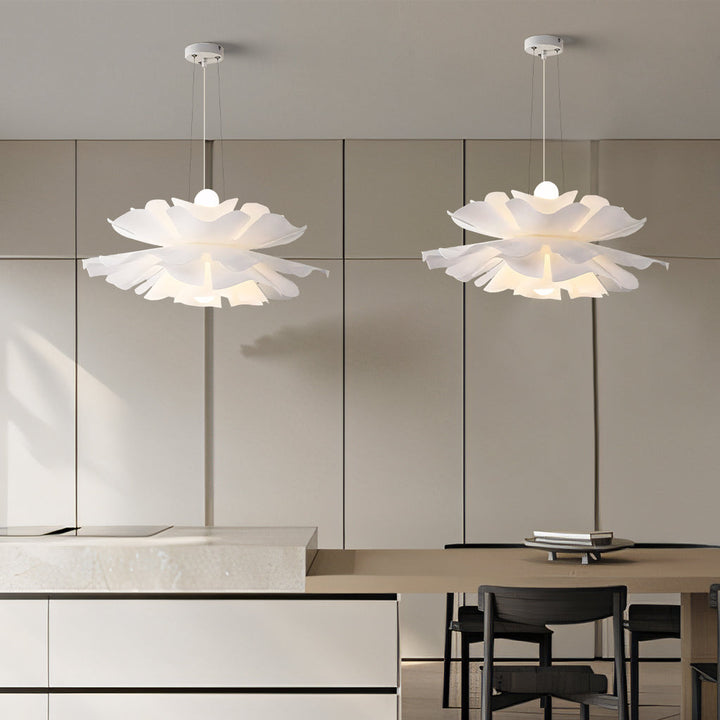 Lustre in the form of a Nordic Lotus Flower Gupton