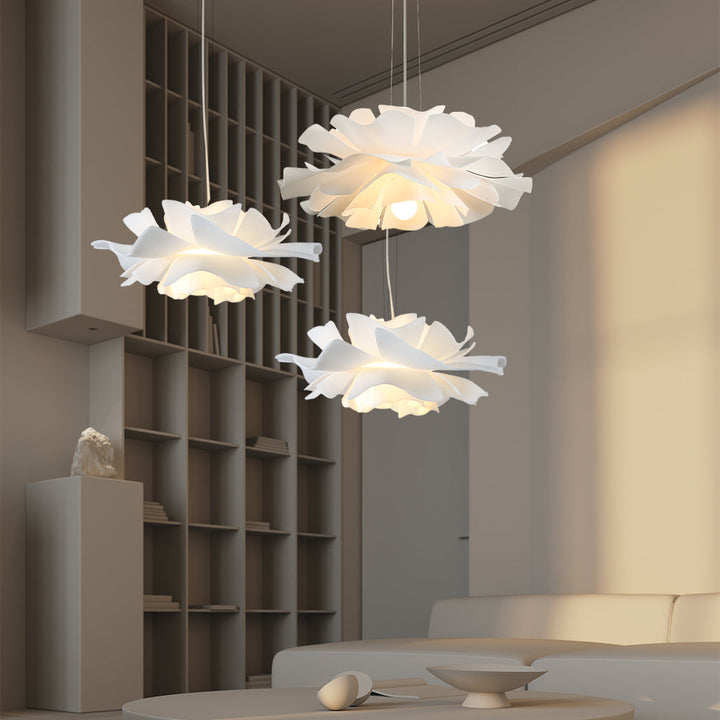 Lustre in the form of a Nordic Lotus Flower Gupton