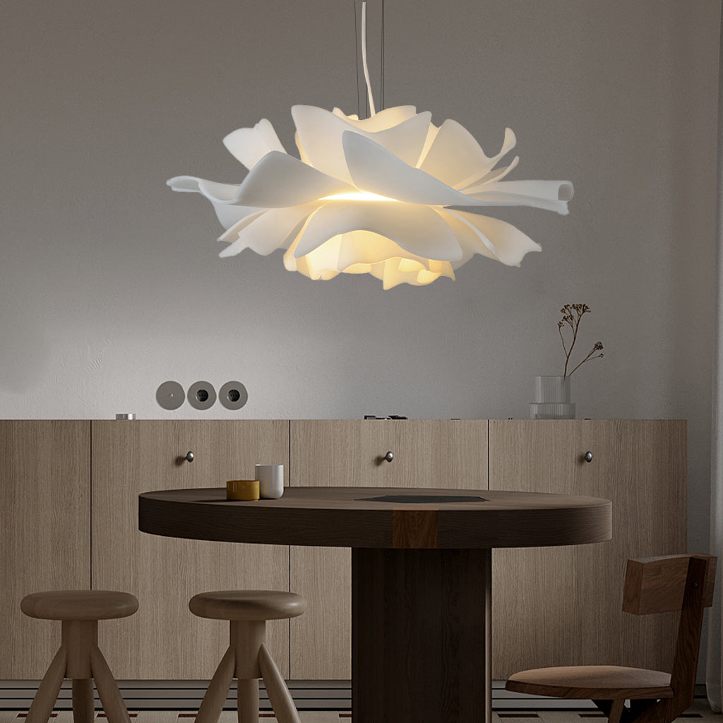 Lustre in the form of a Nordic Lotus Flower Gupton
