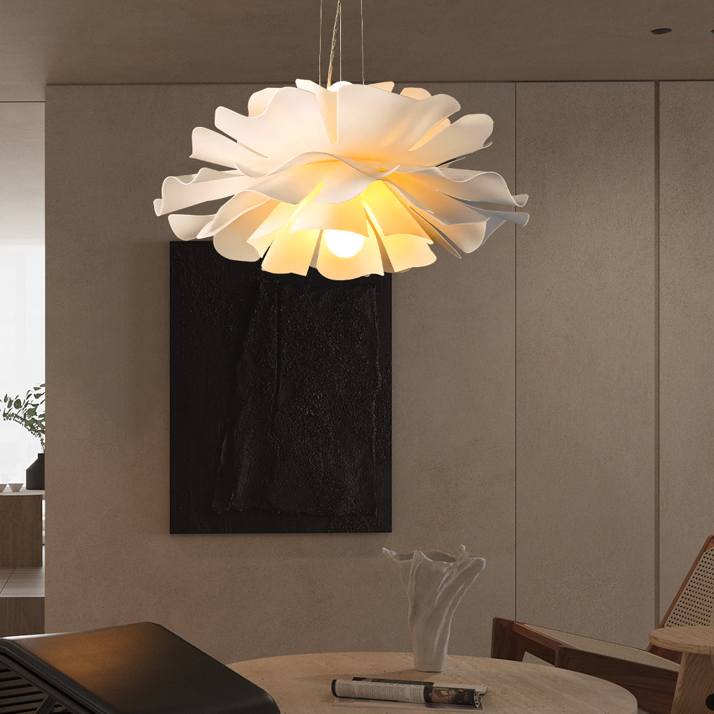 Lustre in the form of a Nordic Lotus Flower Gupton